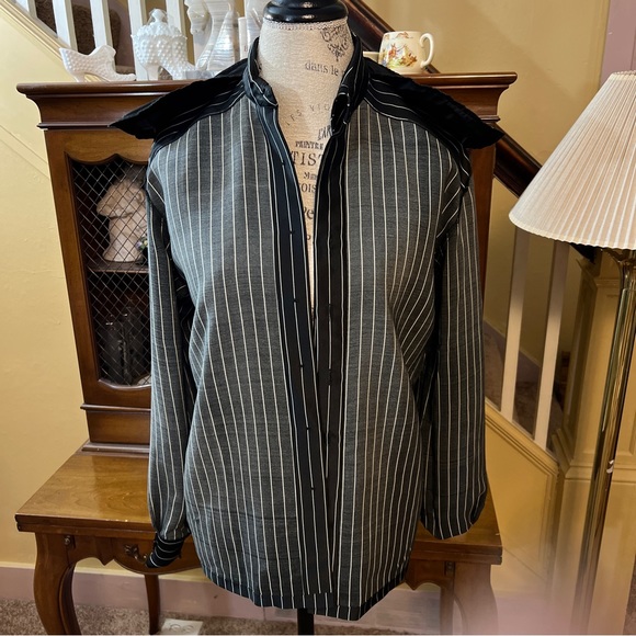 Laurel by Escada NWT 100% Silk Black Shirt with White Stripes. - Picture 4 of 11